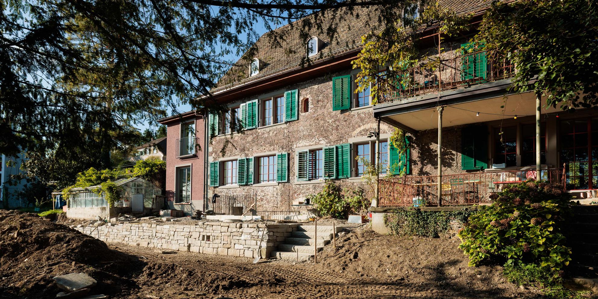 Bild von Umgebungsgestaltung mit Natursteinelementen in Zürich Höngg